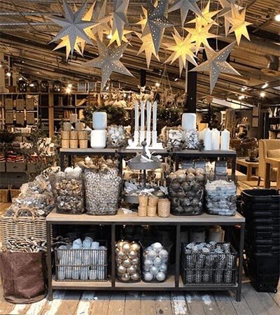 retail display holiday decor