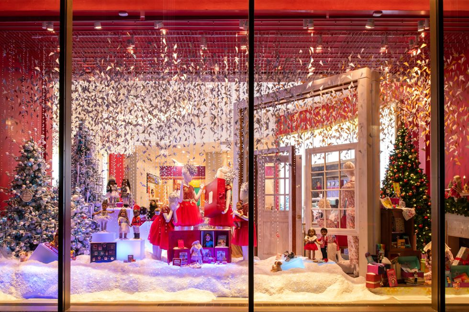 Holiday Window Display Ideas for Retailers