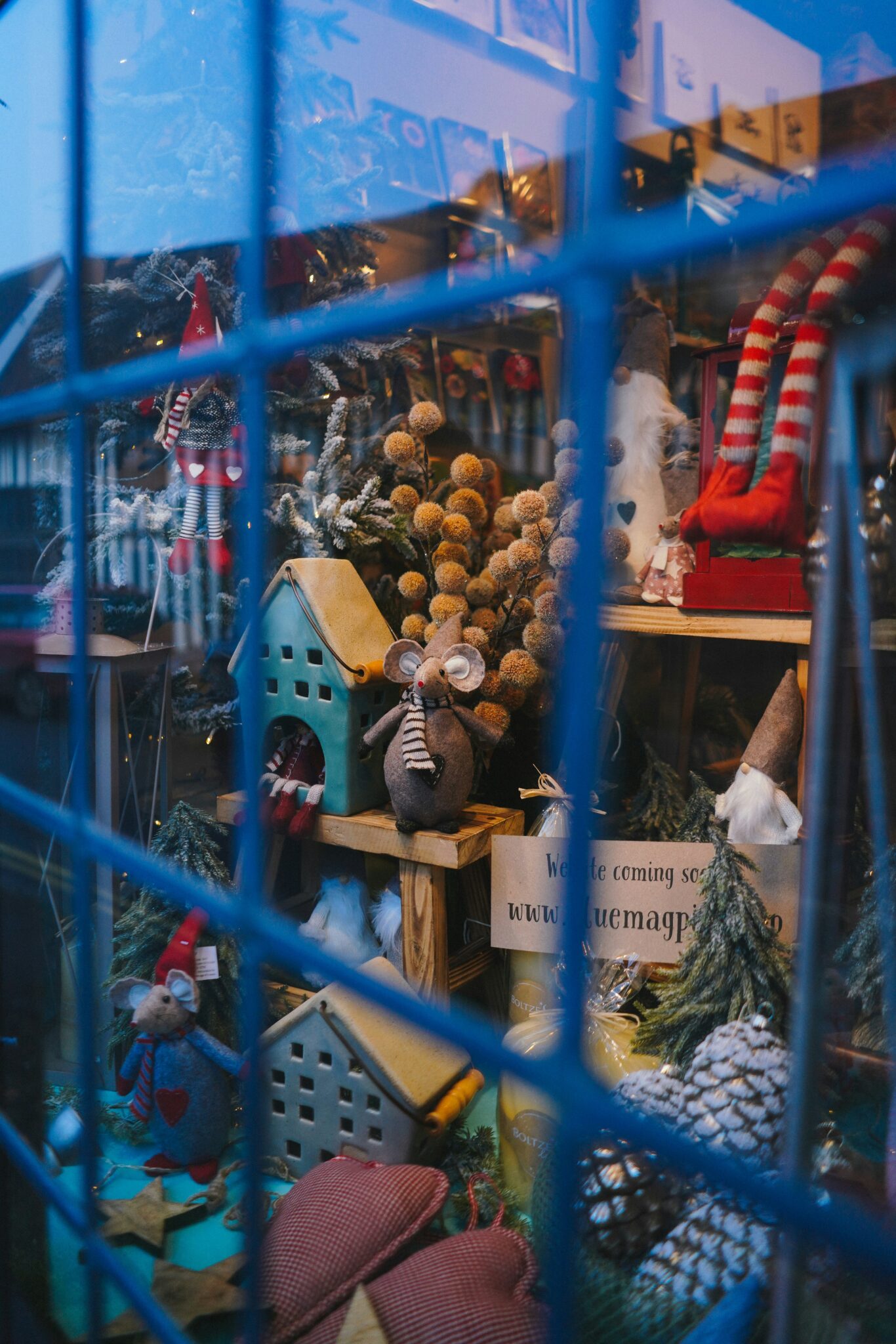 Holiday Retail Display Ideas for Captivating Shoppers | shopPOPdisplays